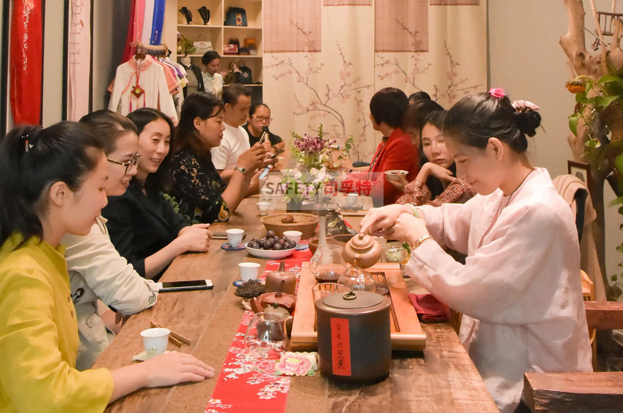 “圍爐煮茶”為什么火？年輕人追捧是有原因的-司孚特圍爐茶桌(圖1)