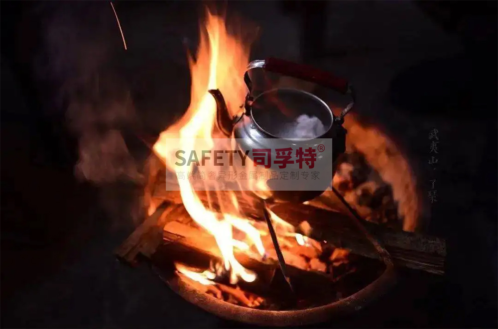 經(jīng)典永不過(guò)時(shí)，“圍爐煮茶”掀起新式社交風(fēng)「司孚特圍爐茶桌」(圖1)