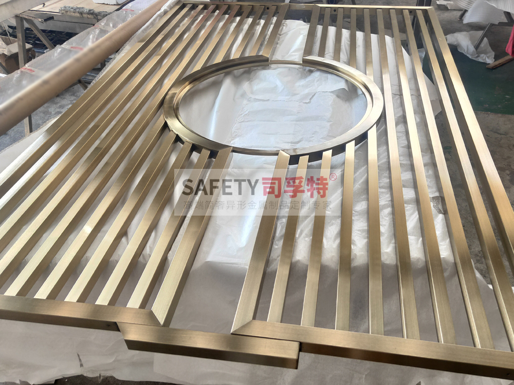 金屬屏風(fēng)（不銹鋼屏風(fēng)、鋁雕屏風(fēng)）安裝過程和步驟講解(圖4)