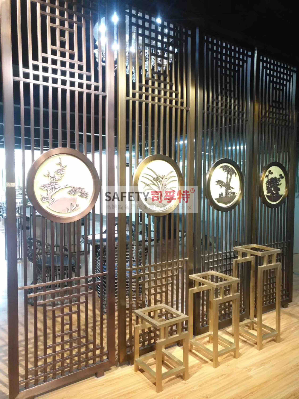 不銹鋼屏風(fēng)隔斷有哪些特點(diǎn)[司孚特金屬屏風(fēng)，不銹鋼屏風(fēng)](圖4)